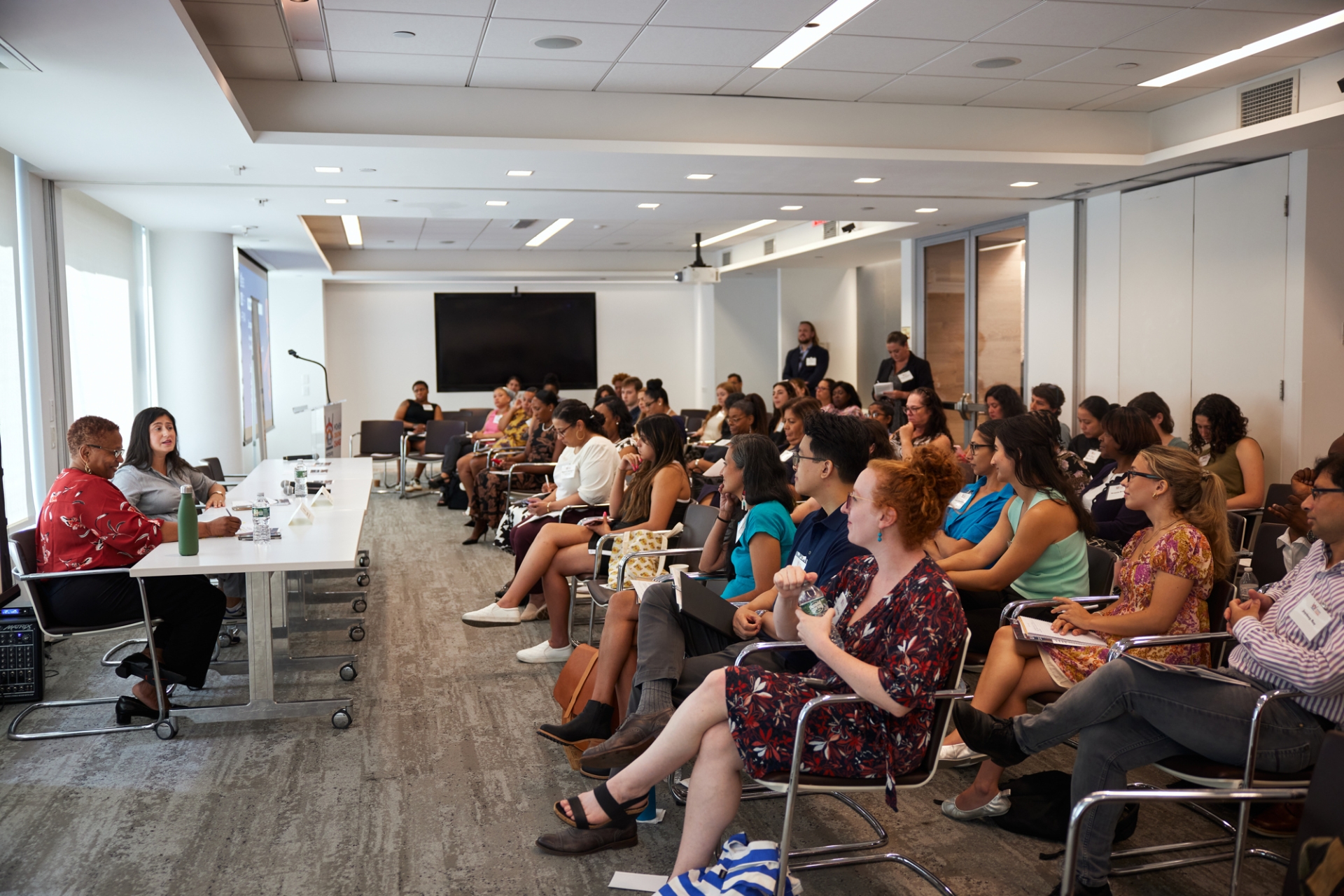 Гендерный разрыв в оплате труда в Нью-Йорке: презентация отчета Unequal Ground